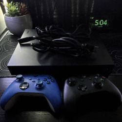 Xbox One X Bundle – 2 Controllers