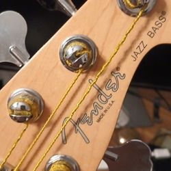 USA Custome  5 String Fender Jazz Base $600