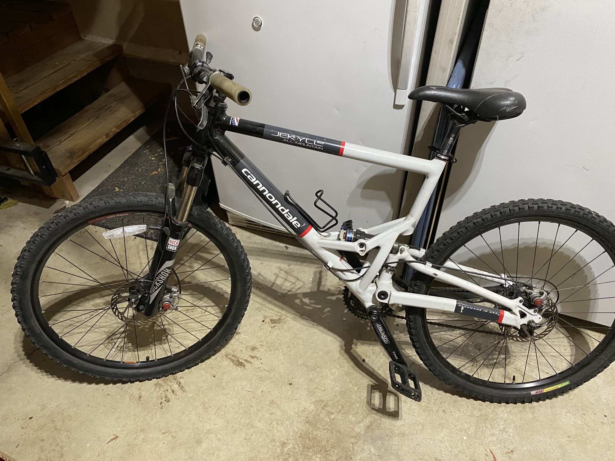 Cannondale Jekyll 800 Full Suspension Mountain Bike