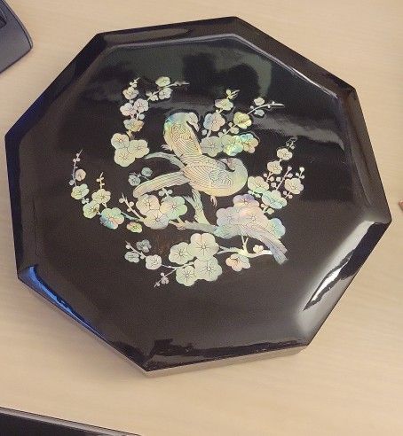 VINTAGE KOREAN BLACK LACQUER OCTAGONAL MOTHER OF PEARL INLAY COMPARTMENT BOX 11”