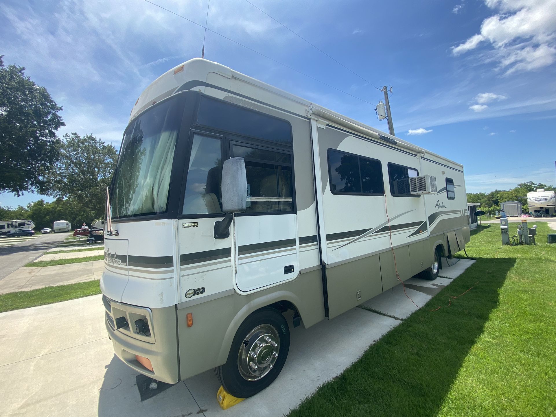 2002 Winnebago Adventurer