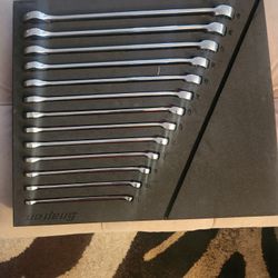 13 piece  box/open wrench set 7 through 19 mm in foam case