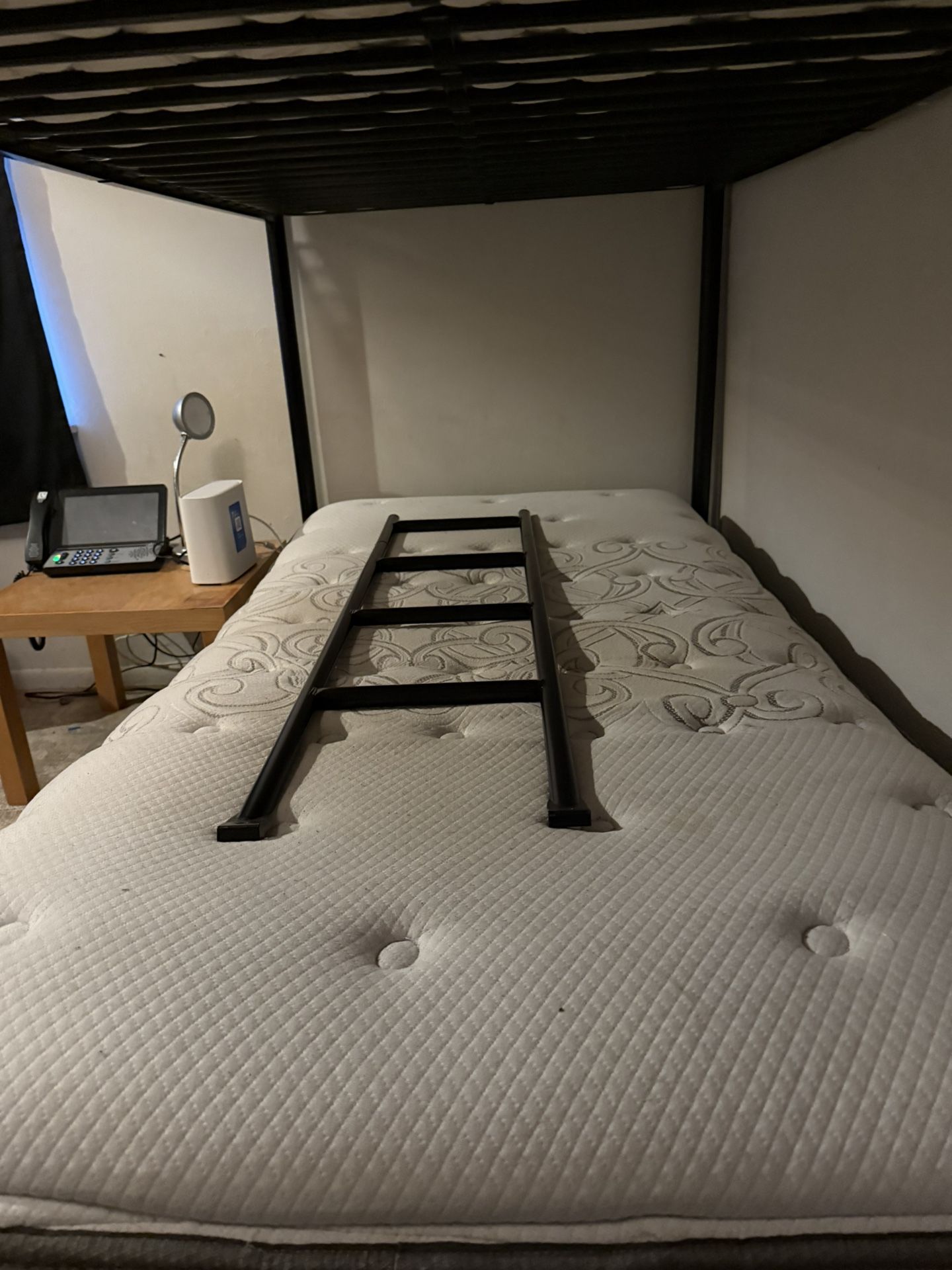 Black Bunk Beds Twin Mattresses