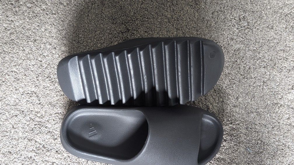 Adidas Yeezy Slides Dark Onyx