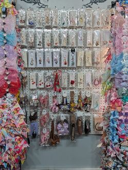 Shipping Available: Multiple Photos! large assortment of keychains