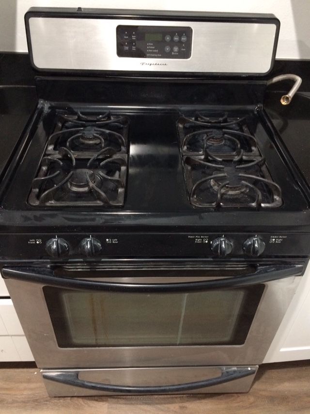 Frigidaire Stove - Gas