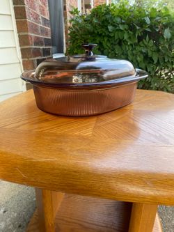 Vintage perfect condition Corning Visions model V-34-B is a vintage 4-quart (4-liter) oval ribbed roaster and Dutch oven
