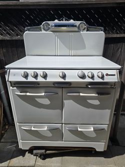 O'Keefe and Merritt Stove