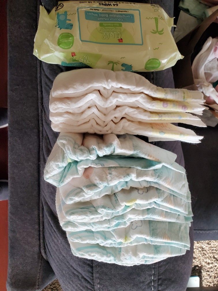 Free Size 3 Diapers And Wipes. 11 Diapers Total