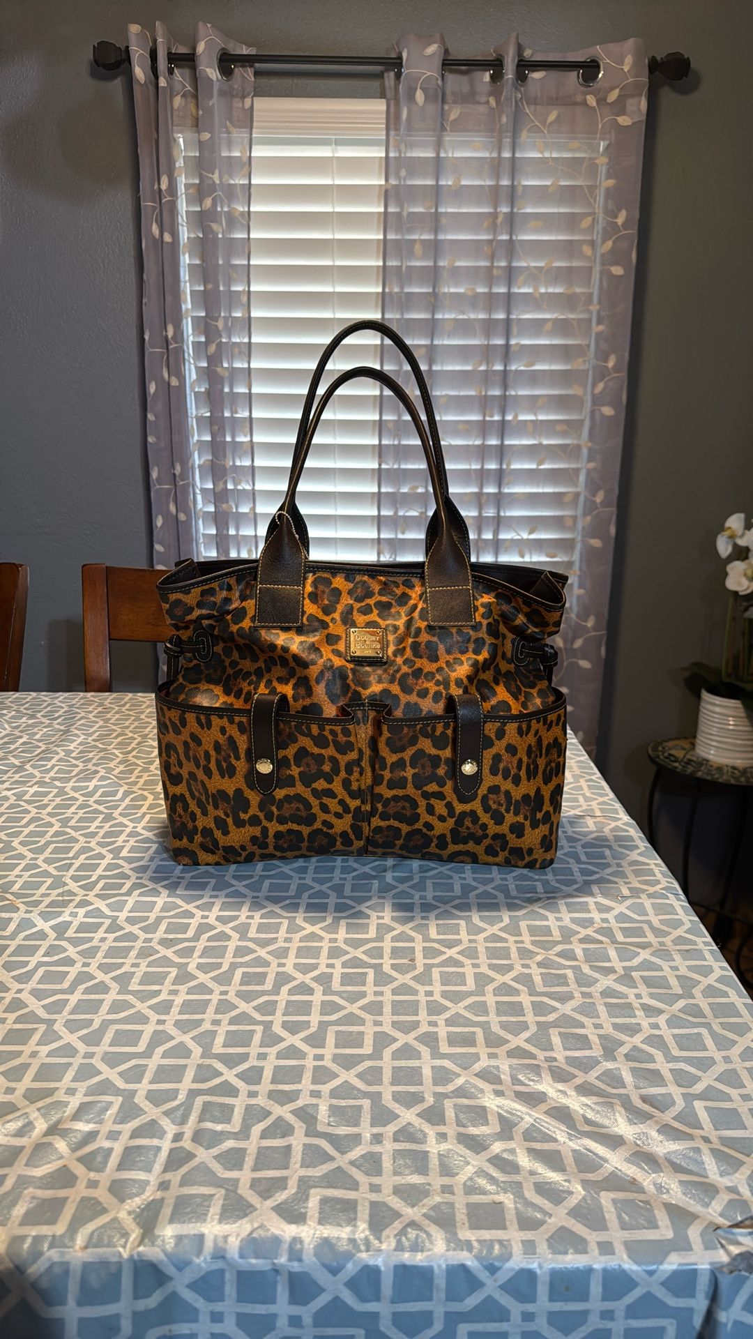 Dooney & Bourke leopard print big pockets tote bag purse handbag Large Good 👍🏻