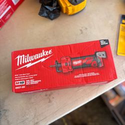 Milwaukee M18 Cut Out Tool