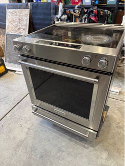 Free stove works, oven bottom not heating/top  heating ok. For parts or to fix.