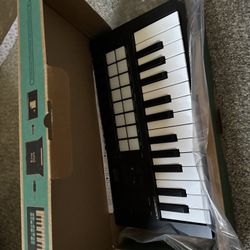 Novation Launchkey Mini 25 MK4 25-key Keyboard Controller