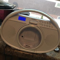 Insignia am/fm cd/.  ipod radio