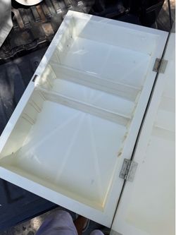 Mirror medicine cabinet