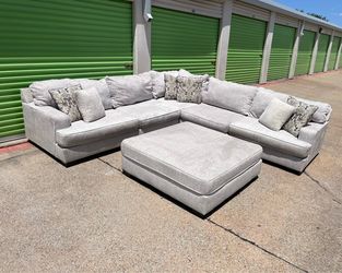 Free Delivery - Modern Light Grey Sectional