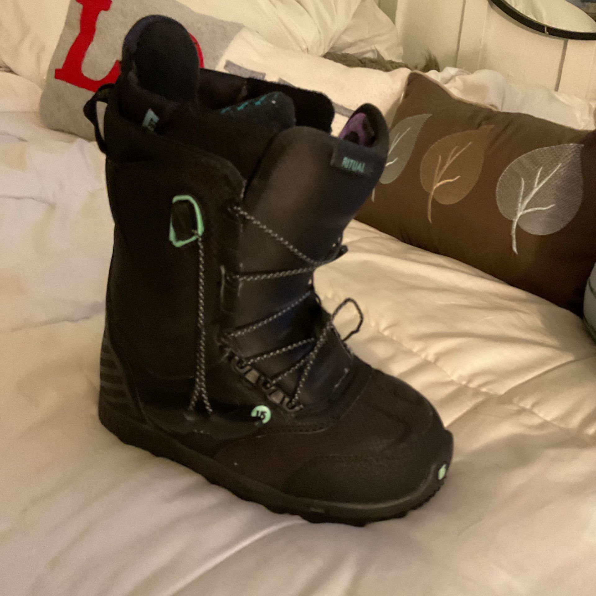 Burton snowboarding boots size 5 just reduced