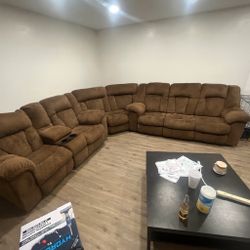 Brown Reclining Sectional Sofa – Clean & Fully Functional