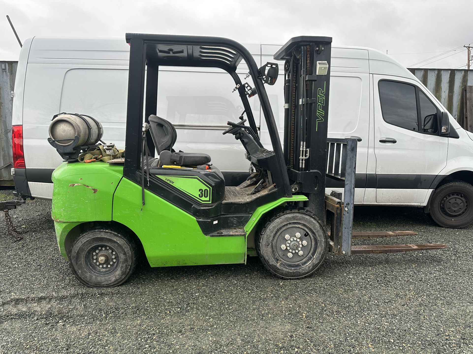 Forklift 2022 Not Even 1000 Hours $25.000 Must Sell