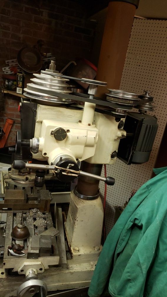 Wilton Milling Machine R8 Spindle, power down feed, very nice for Sale