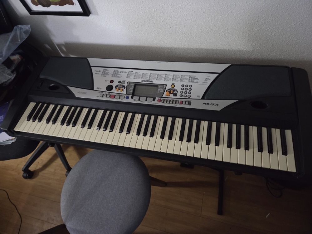 Yamaha PSR-GX76 76-Key Keyboard With Stand