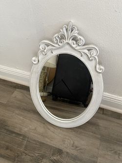 Small Wall Decor Mirror 23”H X 16”W In Good Condition $15 Firm On Price