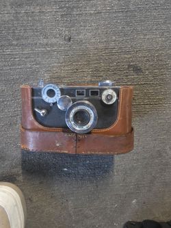Vintage Aurgus 35mm Camera With Original Leather Case