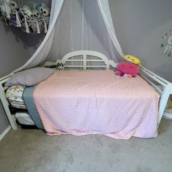 White twin trundle Daybed With mattresses