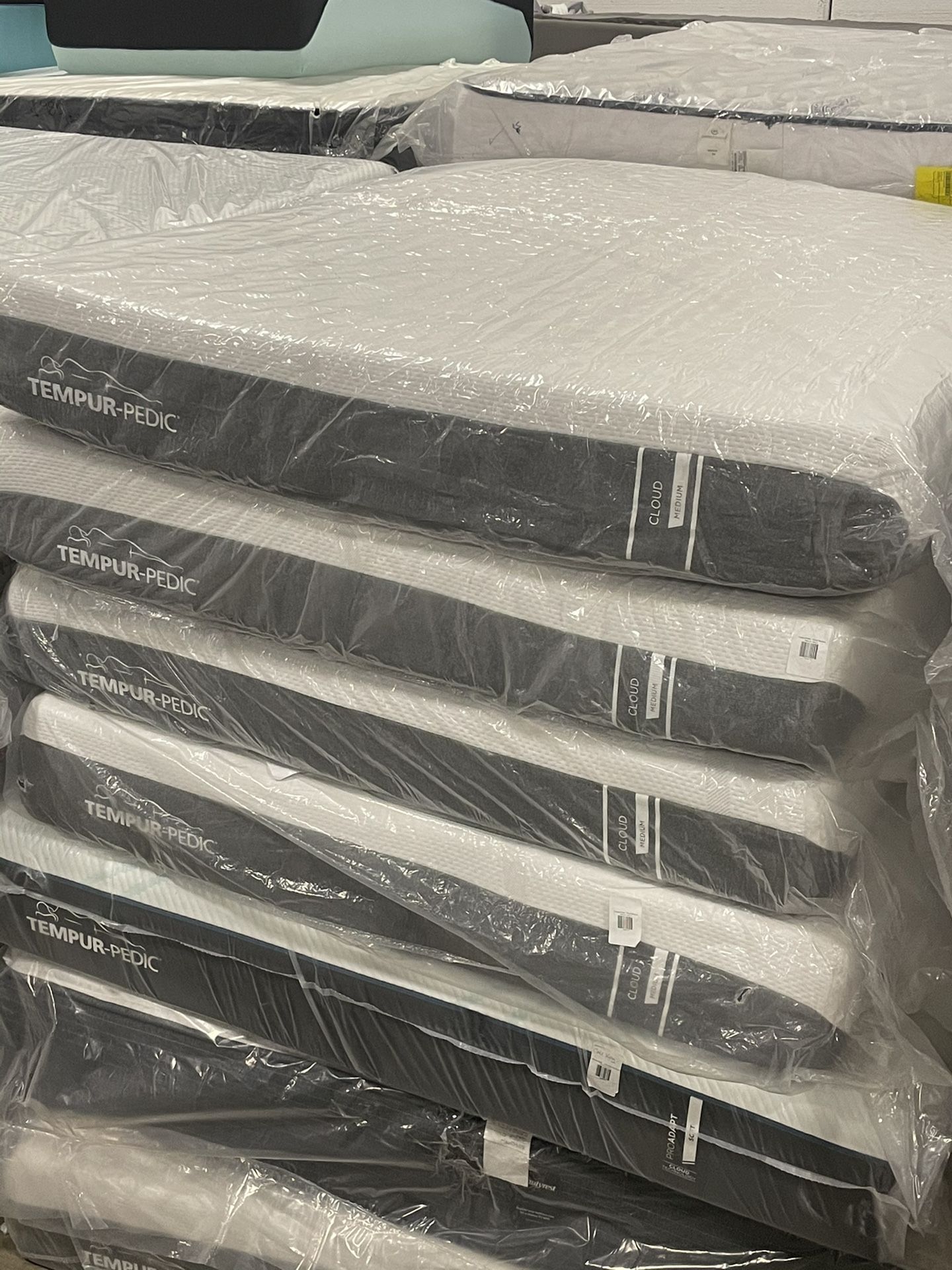 QUEEN MATTRESS TEMPURPEDIC CLOUD Furniture