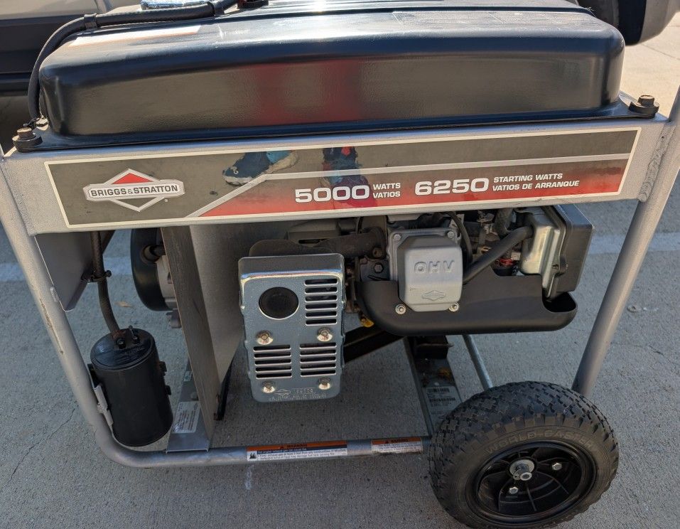 Briggs & Stratton 5000 Watts Portable Generator model 030451 (SOLD AS IS)
