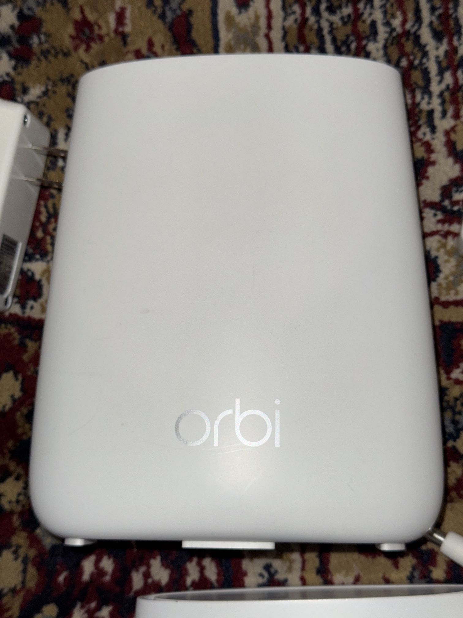 NETGEAR Orbi RBK23 Mesh WiFi System (RBR20 + 2x RBS20) – AC2200 Tri-Band Router & Satellites