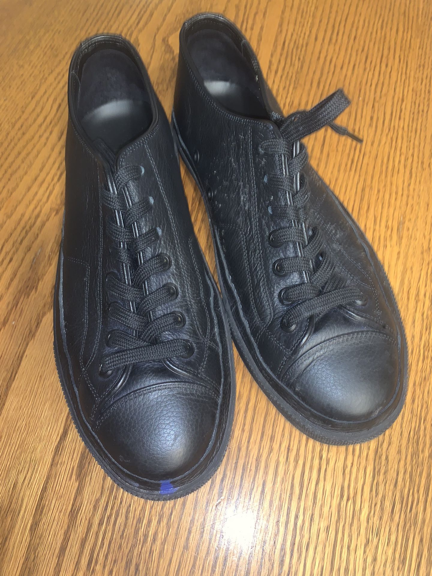 cleaning leather tennis shoes