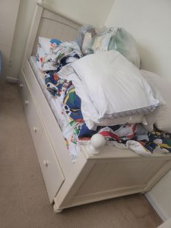 Full Size Kids Bed w/ pull out 2nd side bed