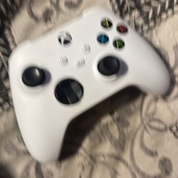 Wireless XBox Controller w/ USB C- (without rechargeable battery)