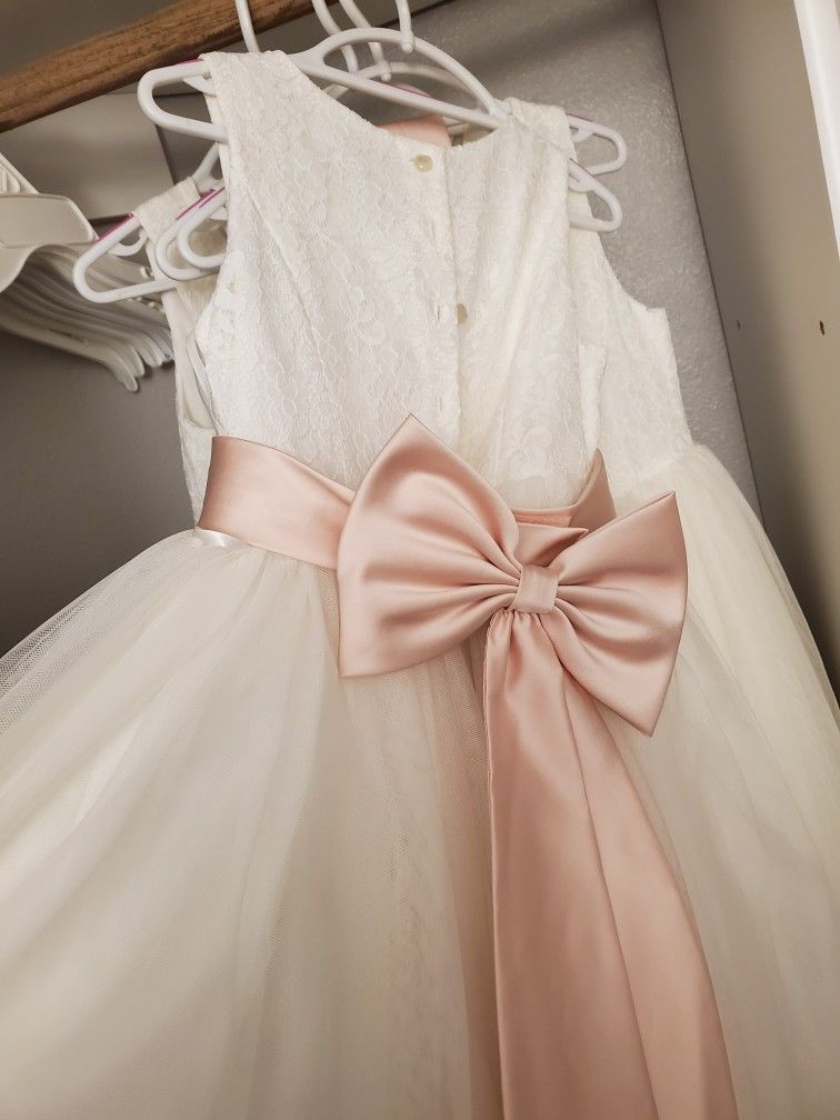 Beautiful Ivory White David's Bridal Flower Girls Dresses