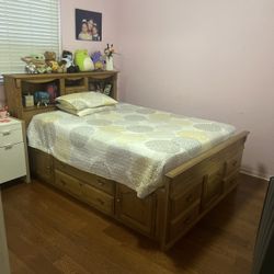 Oakwood Queen Sized Bed With Vintage Vanity Set