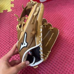 Mizuno Youth Baseball Glove sized 11 