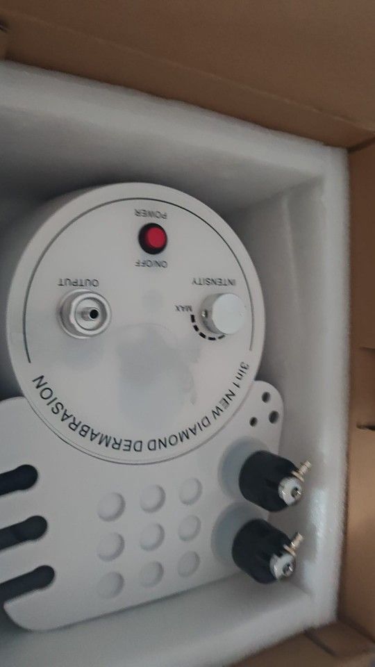 【3 in 1 Microdermabrasion Machine】Our microdermabrasion machine has 3 functions