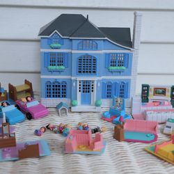 My Pretty Dollhouse Country Chalet - 2 Stories with Cars, Extra Furniture and People (Vintage Polly Pocket)