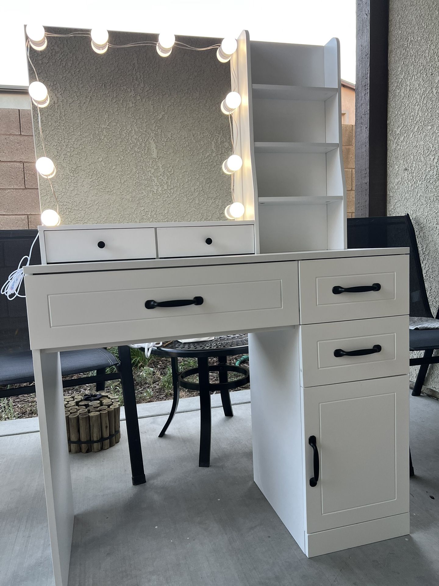 Vanity+ Chair