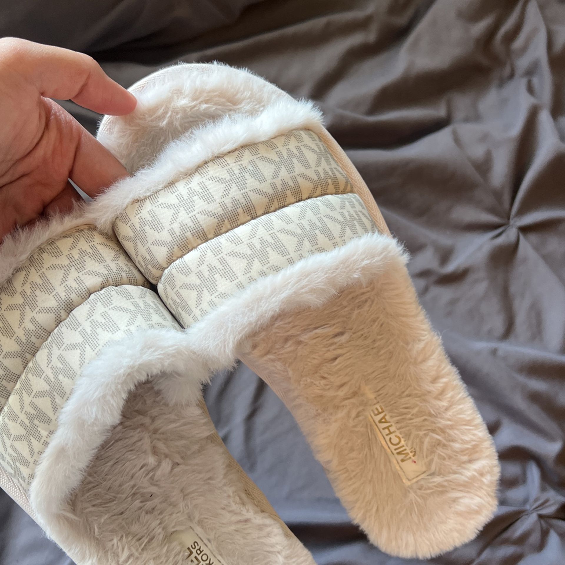 Micheal Kors Slides Slippers for Sale in Phoenix, AZ - OfferUp