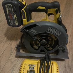 DeWalt Saw With New Blade And 6amp Battery And Fast Charger