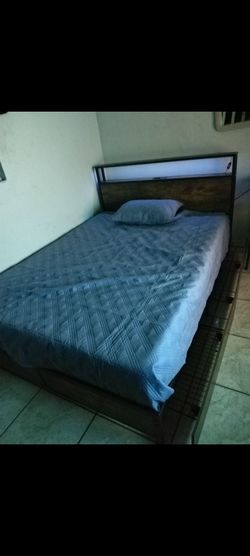 Queen size bed with mattress