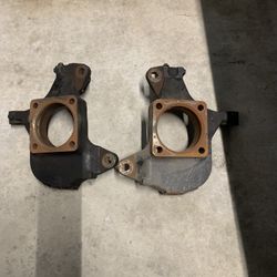 Chevy Silverado 2500 Steering Knuckles Spindles