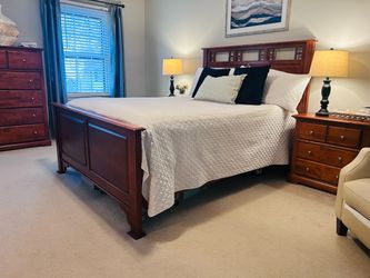 Queen Size Wood Bed - Headboard & Footboard With Box Spring