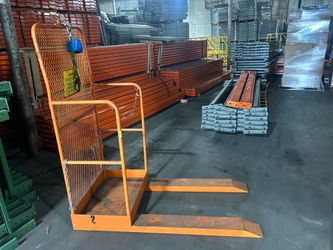 Forklift pick basket