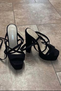 Women's black platform shoes - size 6