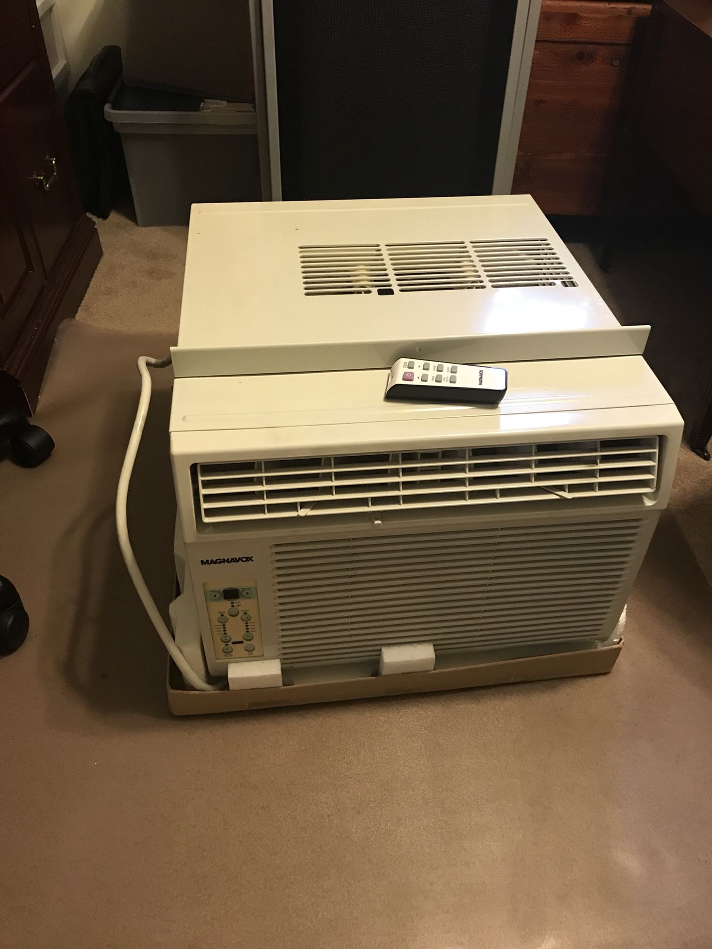 Magnavox W-10CR 10,000 BTU Window Air Conditioner