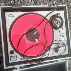 1* Technics Quartz direct drive turntable system SL-1200MK2