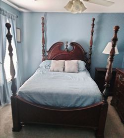 Bedroom set queen size poster bed 5 piece Kathy Ireland